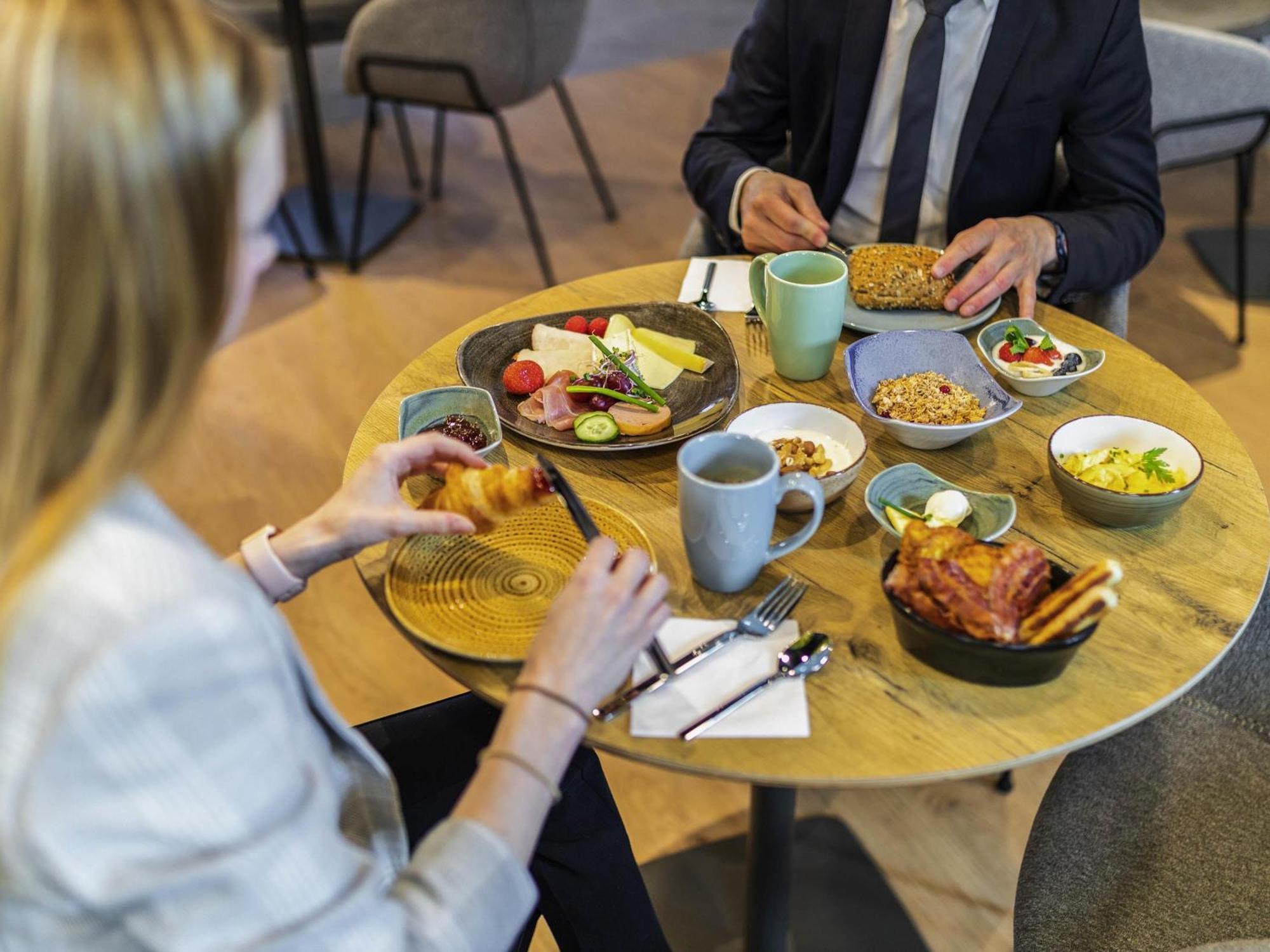 Ibis Duesseldorf Airport — Photos 1